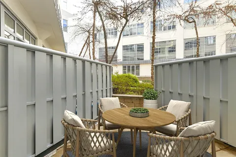 $899,000 | 27-28 Thomson Avenue, Unit 127 | Long Island City