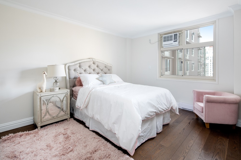 575 Main Street, Unit 509 Manhattan, NY 10044 - Photo 10 of 25 a bed room with a bed and a chair