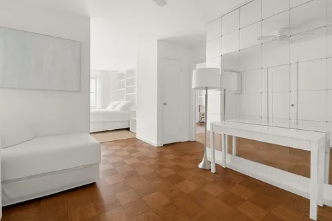 a view of livingroom with furniture and ceiling fan