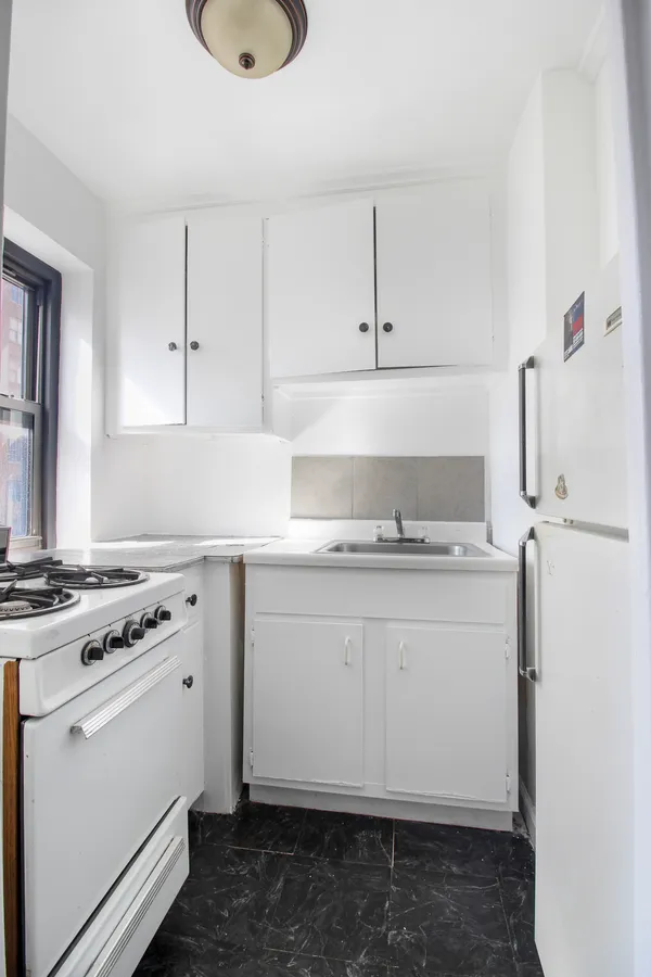 $4,000 | 315 East 56th Street, Unit 5H | Sutton Place