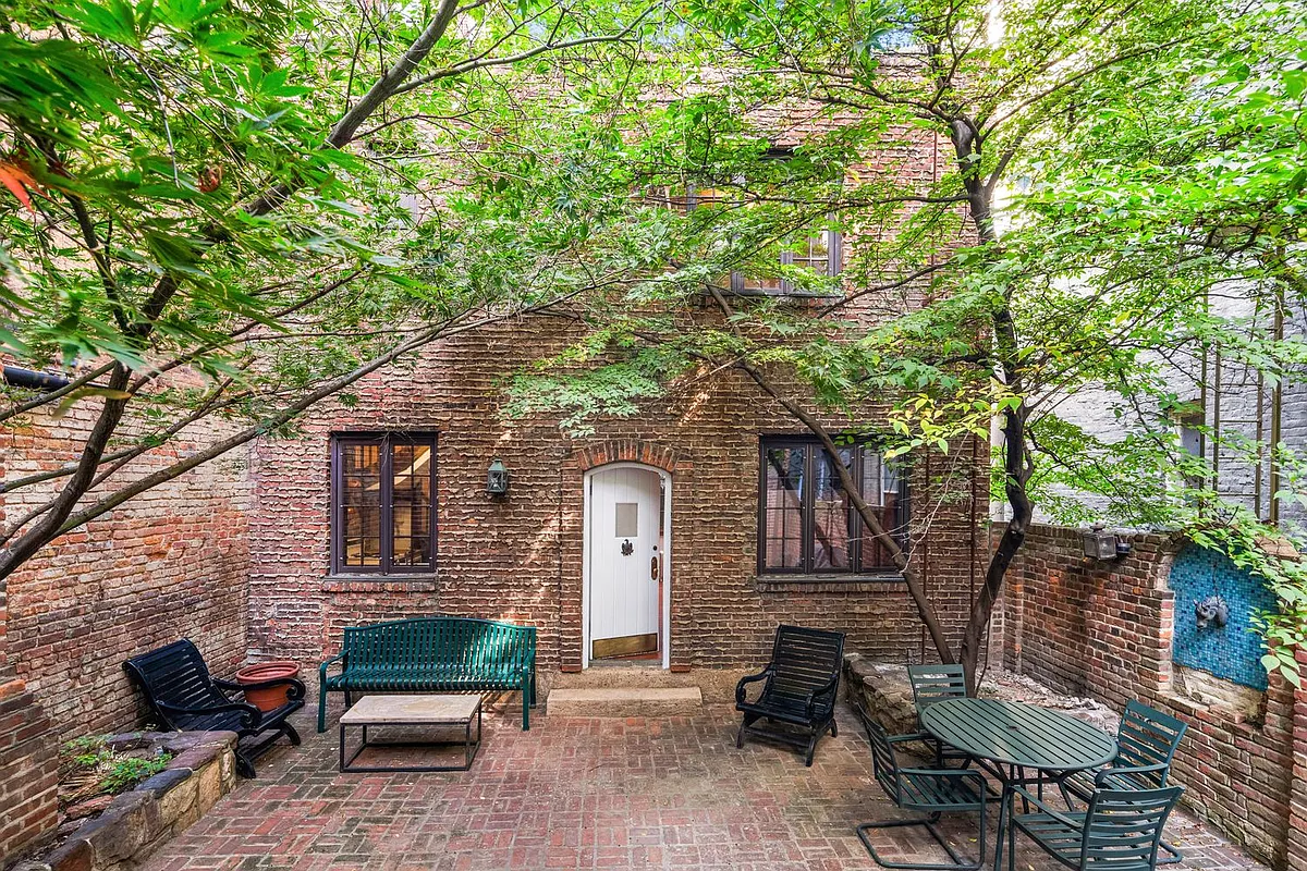 61 Perry Street, Unit CARRIAGE Manhattan, NY 10014 - Photo 14 of 17