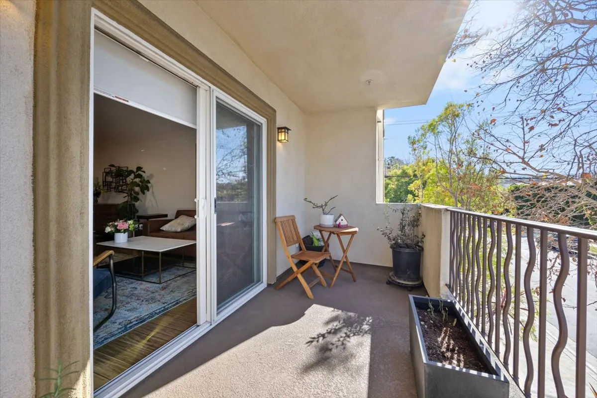 $999,999 | 4394 Farmdale Avenue, Unit 202, Studio City, CA 91604