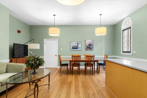 $475,000 | 415 West Aldine Avenue, Unit 2B, Chicago, IL 60657