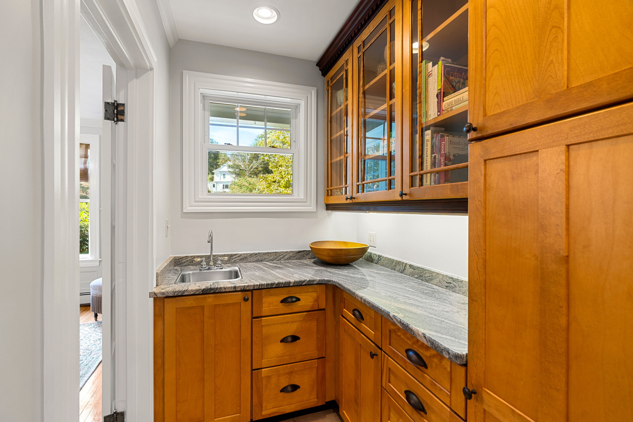 64 Woburn Street Reading, MA 01867 - Photo 27 of 56