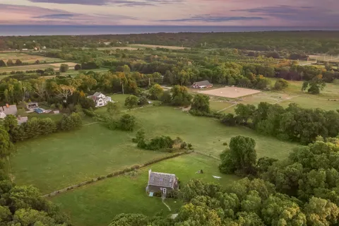 $25,000,000 | 1 Hamlin Lane, Amagansett, NY 11930