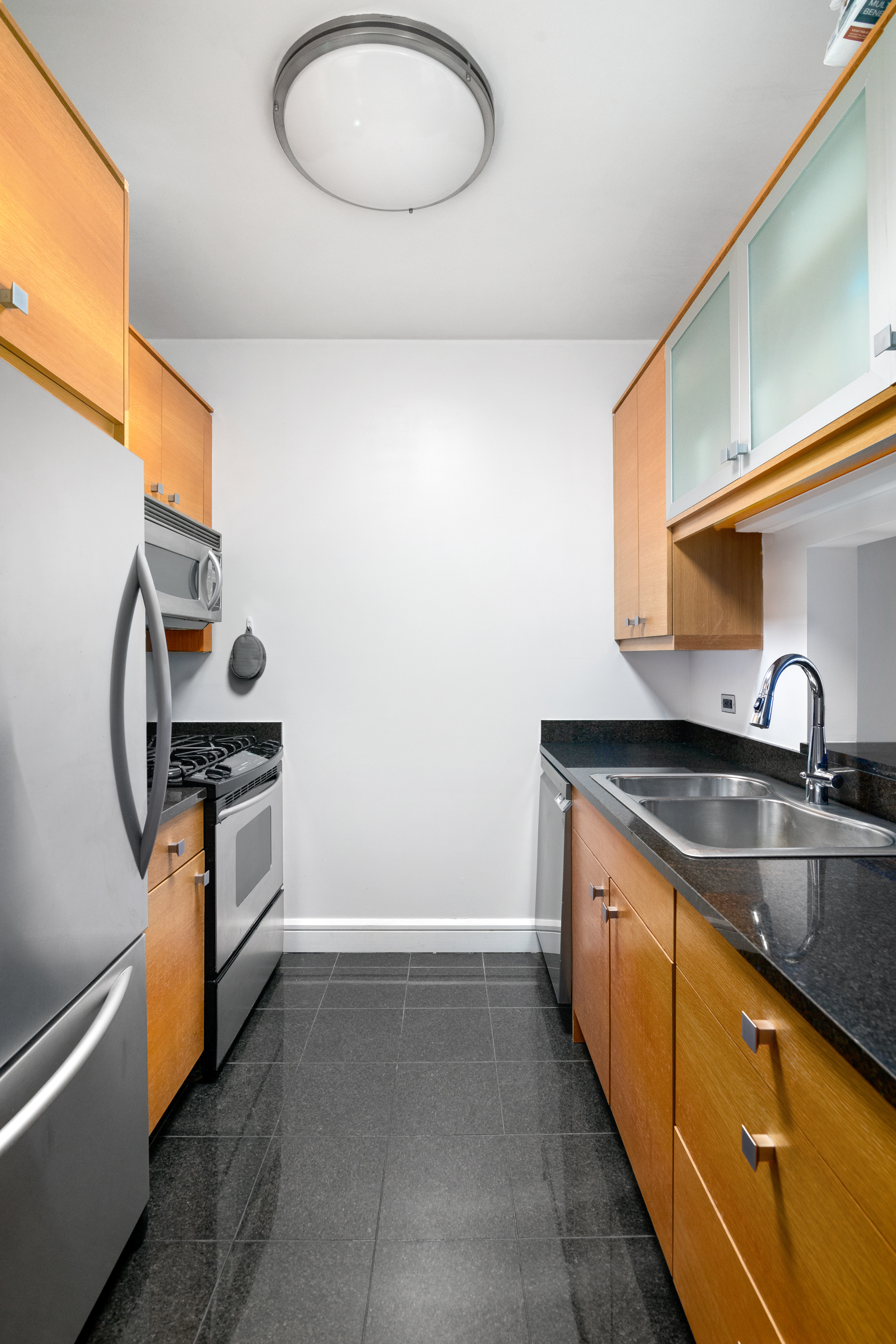120 Riverside Boulevard, Unit 8P Manhattan, NY 10069 - Photo 4 of 7 Gallery Image 4