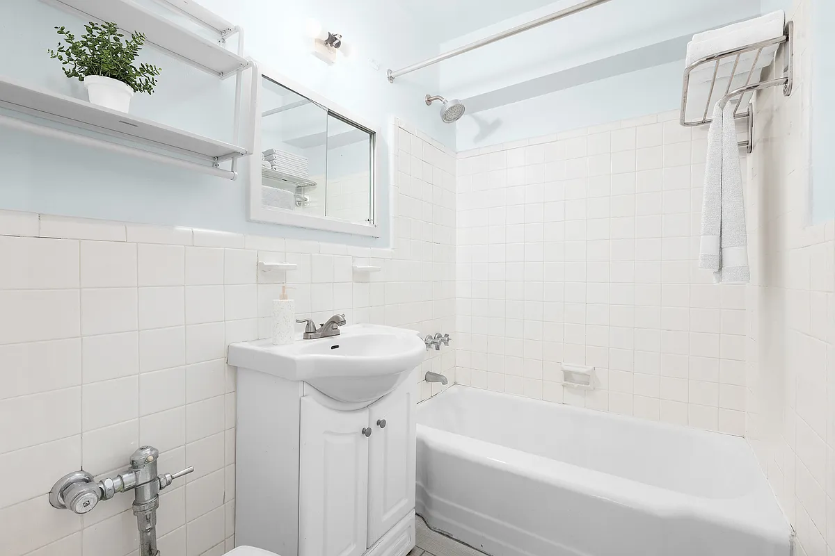 229 East 28th Street, Unit 3D Manhattan, NY 10016 - Photo 4 of 7