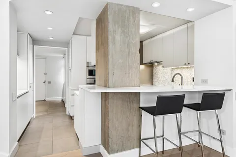 $2,700,000 | 1065 Park Avenue, Unit 4BC | Upper East Side