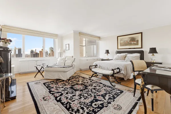 $2,988,000 | 322 West 57th Street, Unit 33U | Hell's Kitchen