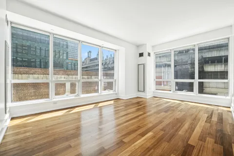 $840,000 | 350 West 42nd Street, Unit 6K | Hell's Kitchen
