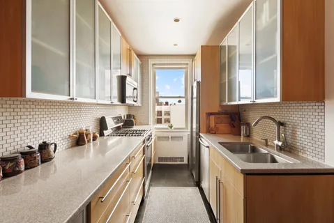 $3,950 | 9437 Shore Road, Unit F7 | Bay Ridge