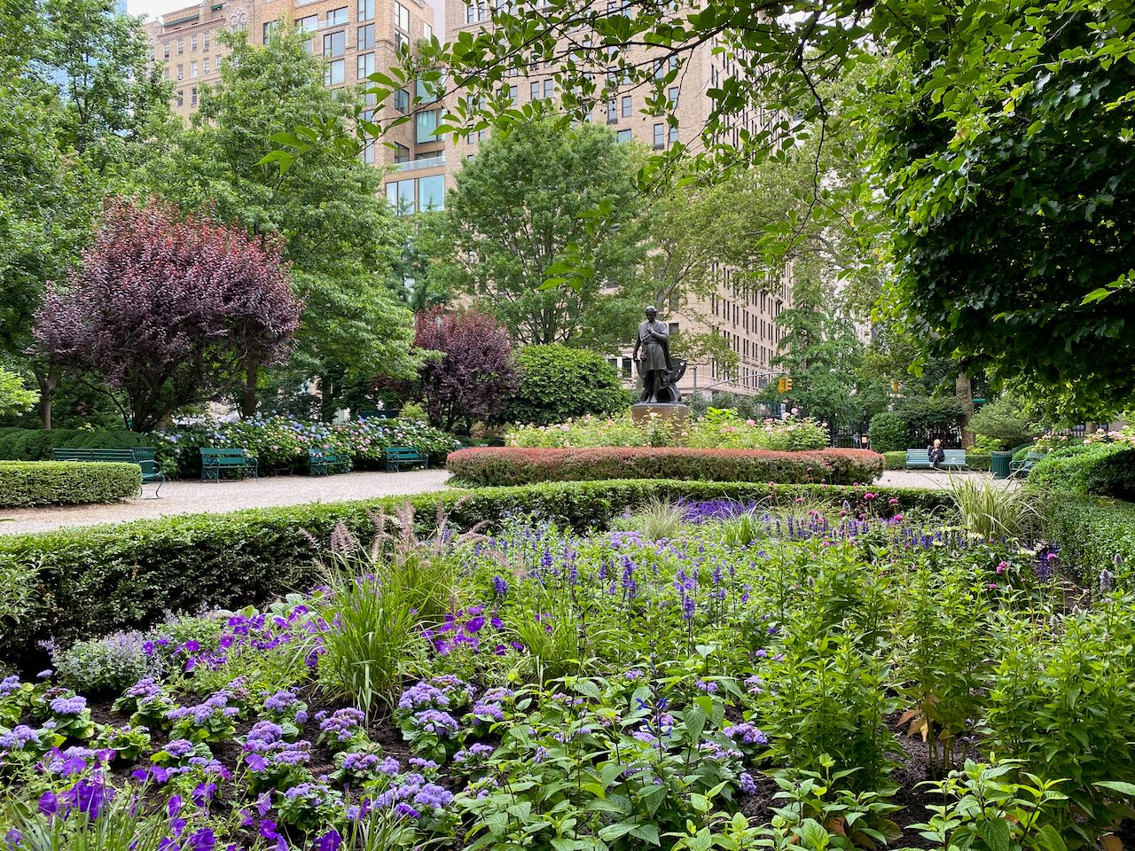 $985,000 | 34 Gramercy Park East, Unit 1B/R | Gramercy