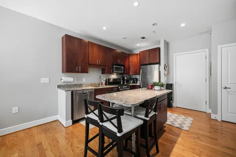 $470,000 | 1800 Wilson Boulevard, Unit 105, Arlington, VA 22201
