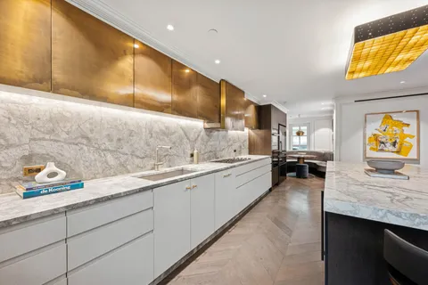 $9,975,000 | 241 East 48th Street | Midtown East