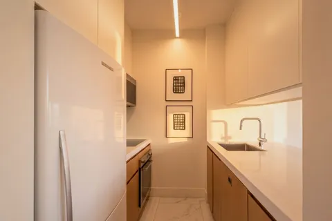 $1,385,000 | 200-210 East 65th Street, Unit 11D | Lenox Hill