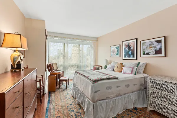 $7,950 | 350 West 42nd Street, Unit 40B | Hell's Kitchen