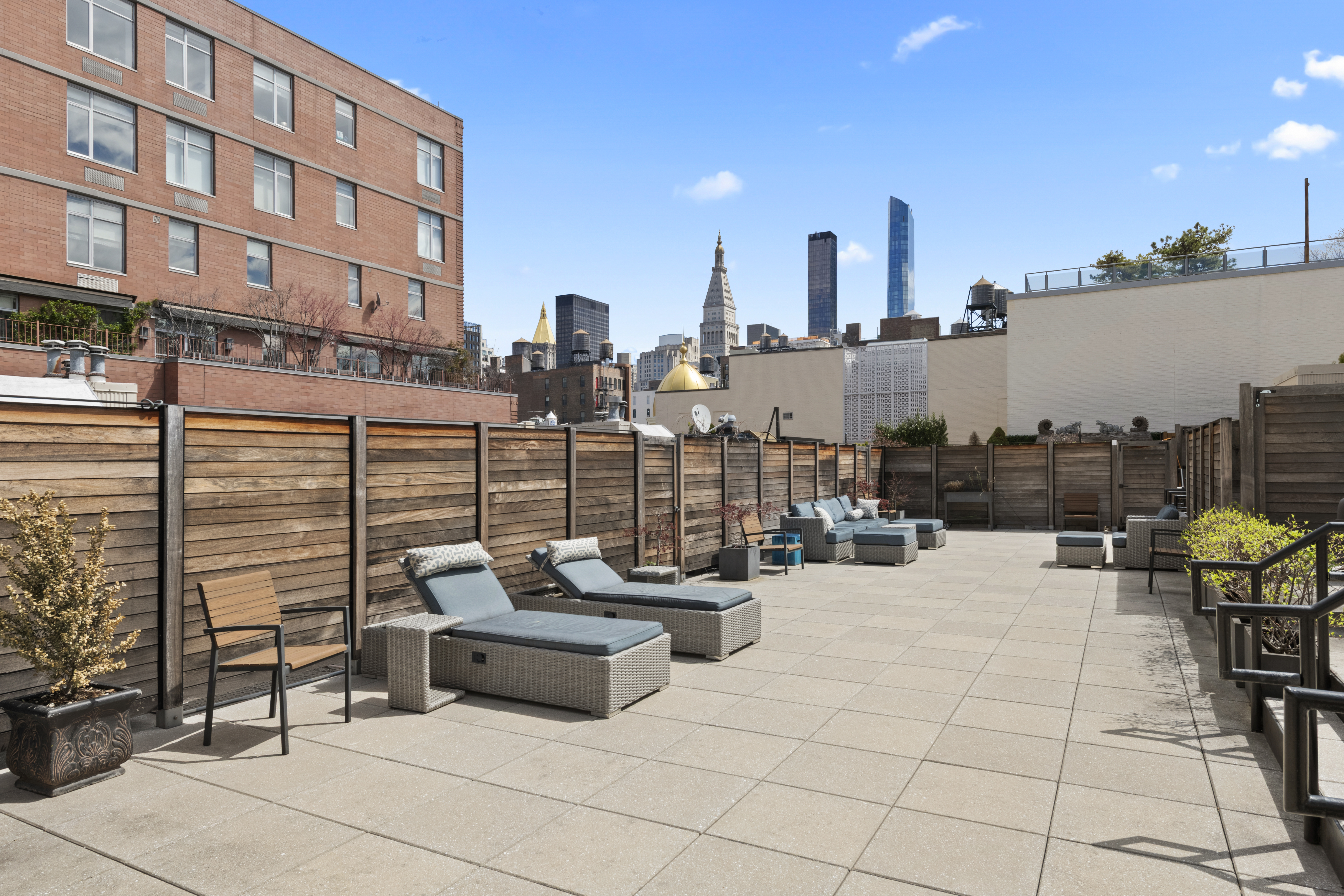 121 West 20th Street, Unit 2D Manhattan, NY 10011 - Photo 11 of 12 a roof view with outdoor seating