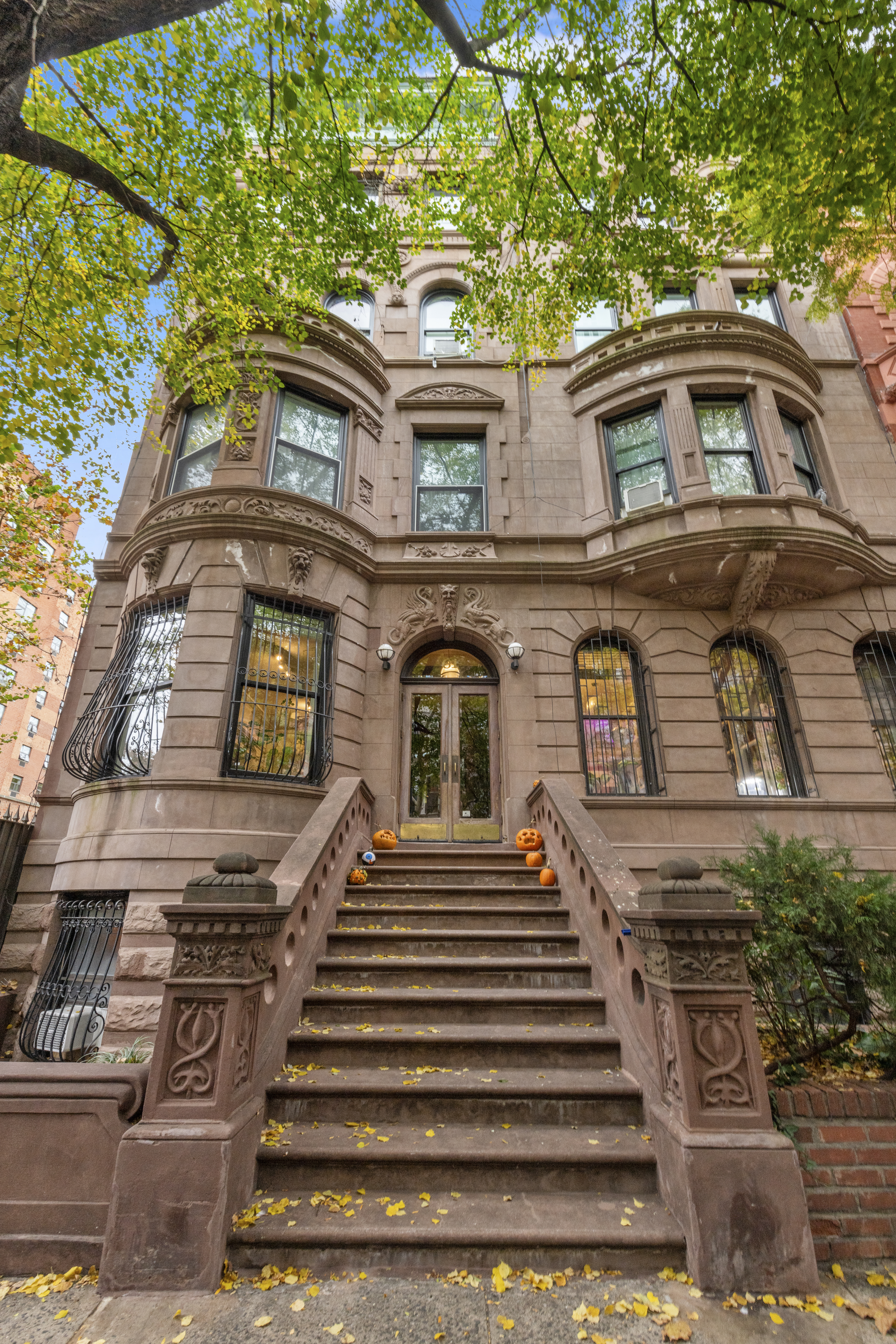 61 West 88th Street, Unit 1B/F Manhattan, NY 10024 - Photo 11 of 12 a front view of a house