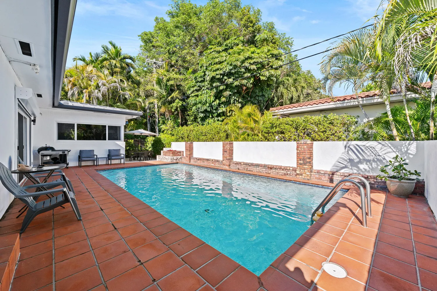 $2,595,000 | 218 Shore Drive South, Miami, FL 33133