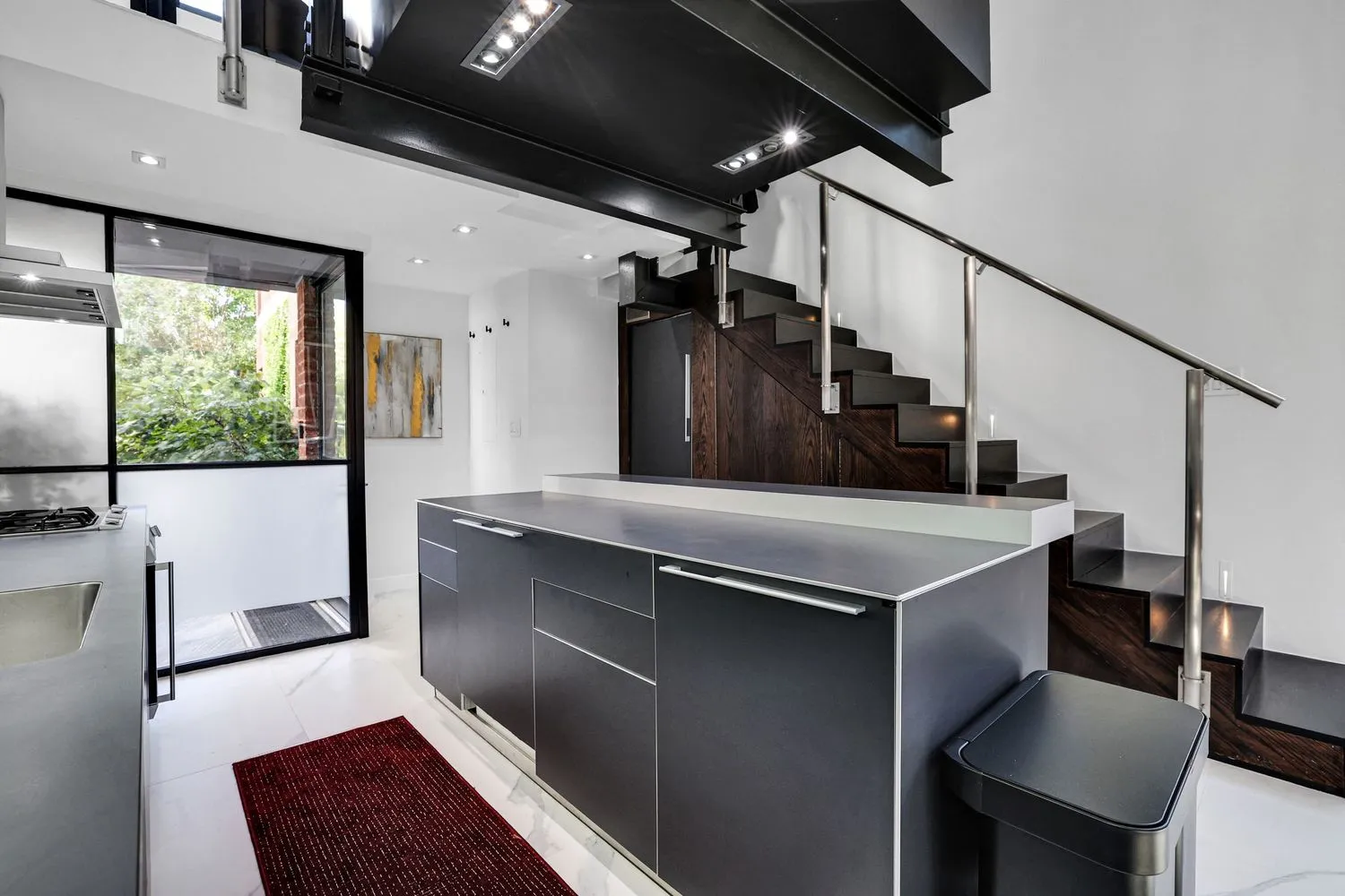 a view of entryway and kitchen