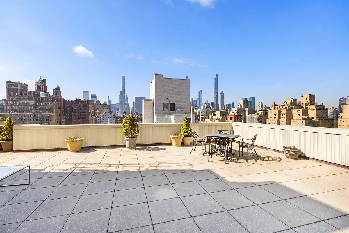32 East 76th Street, Unit 502 Manhattan, NY 10021 - Photo 7 of 7 a view of outdoor space with seating area