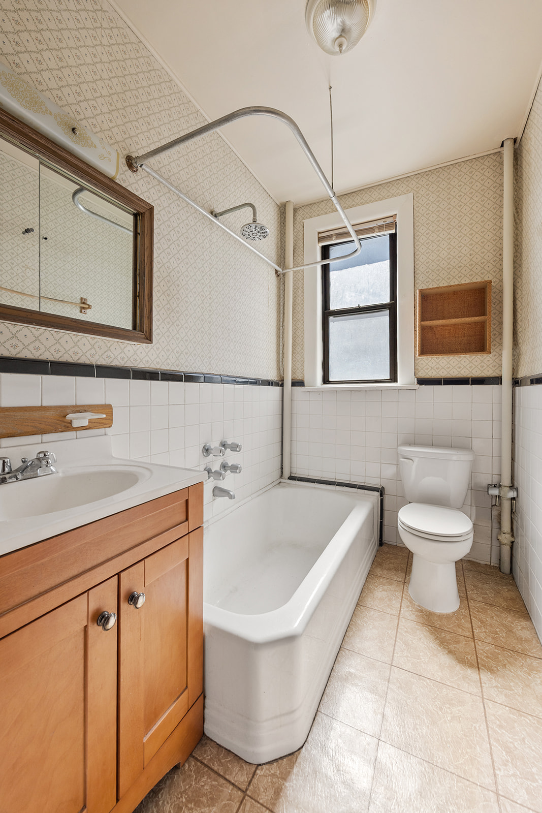 310 Windsor Place, Unit 32 Brooklyn, NY 11218 - Photo 12 of 19 a bathroom with a sink a bathtub and a toilet