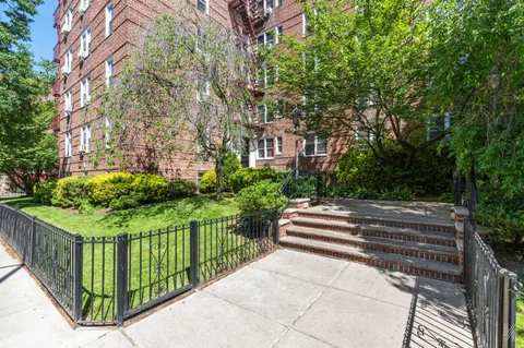 $259,000 | 88-01 35th Avenue, Unit 6B | Jackson Heights