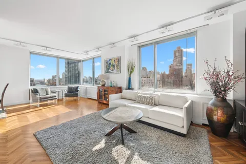 $1,925,000 | 360 East 88th Street, Unit 18D | Upper East Side