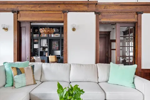 $1,200,000 | 457 West Fullerton Parkway, Unit 2W, Chicago, IL 60614