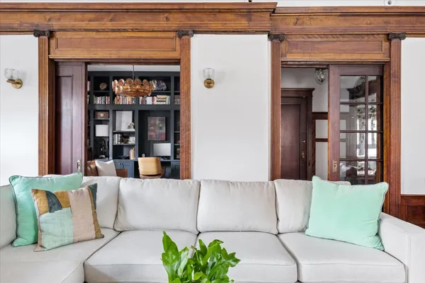 $1,200,000 | 457 West Fullerton Parkway, Unit 2W, Chicago, IL 60614