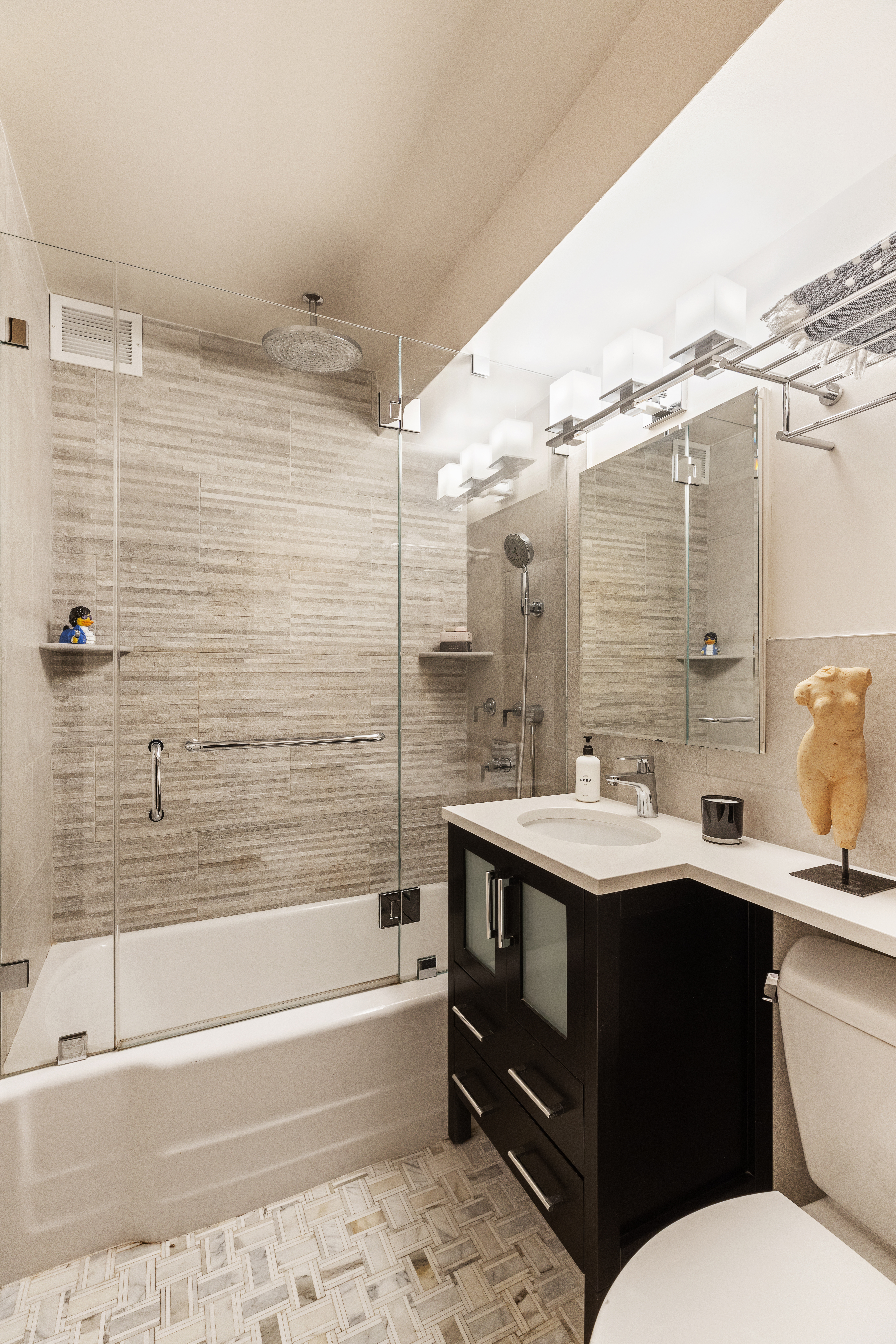 142 East 16th Street, Unit 3H Manhattan, NY 10003 - Photo 7 of 9 Gallery Image 7