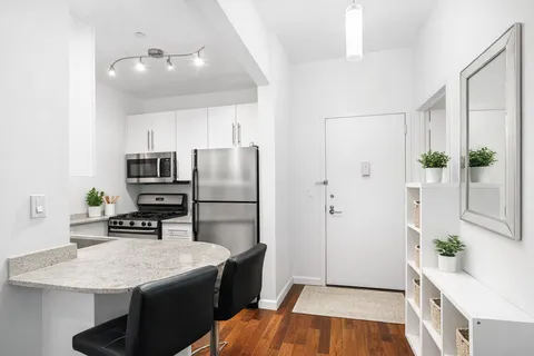 $585,000 | 1 Wall Street Court, Unit 506 | Financial District