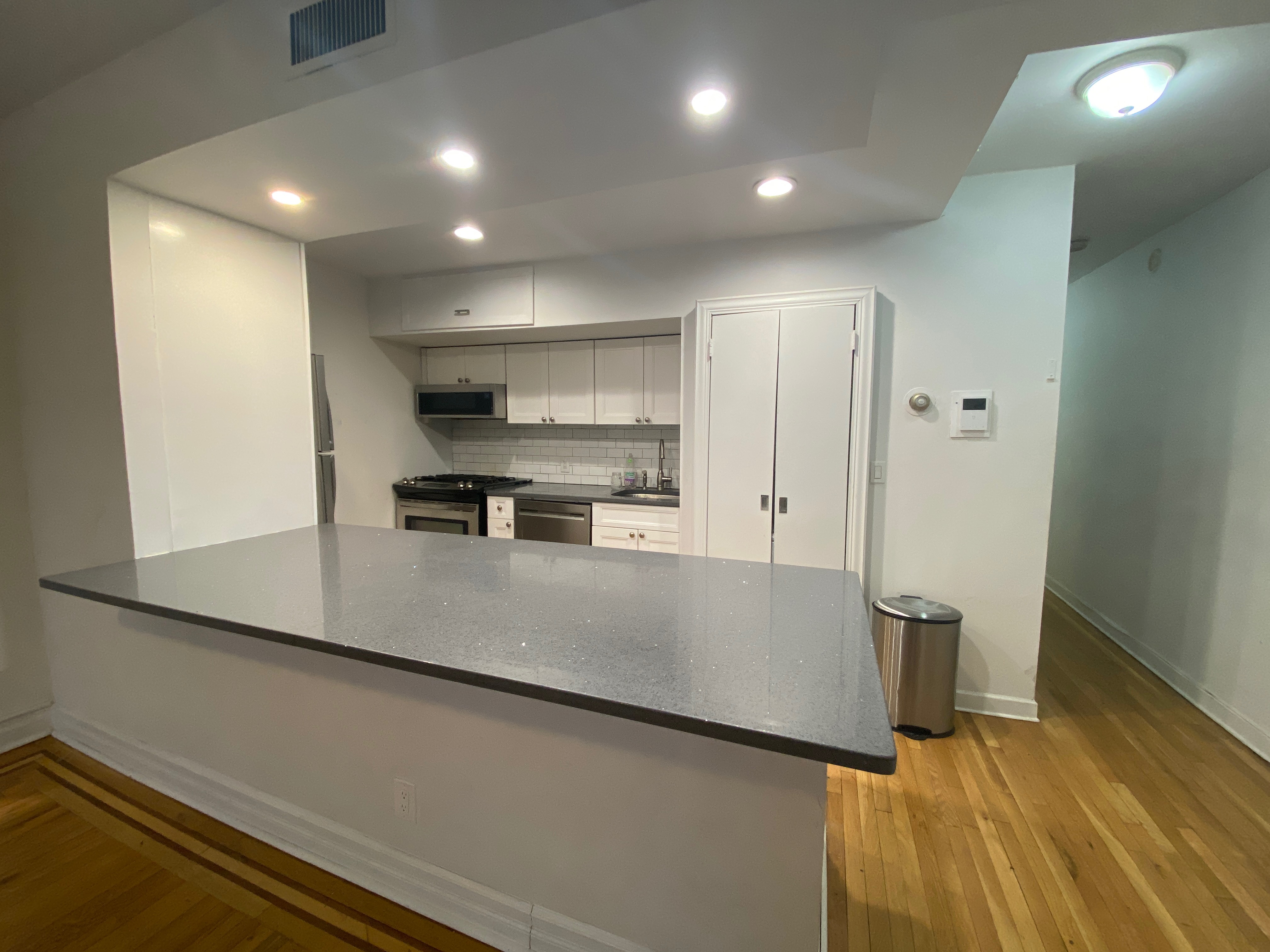 215 East 59th Street, Unit 3F Manhattan, NY 10022 - Photo 4 of 8