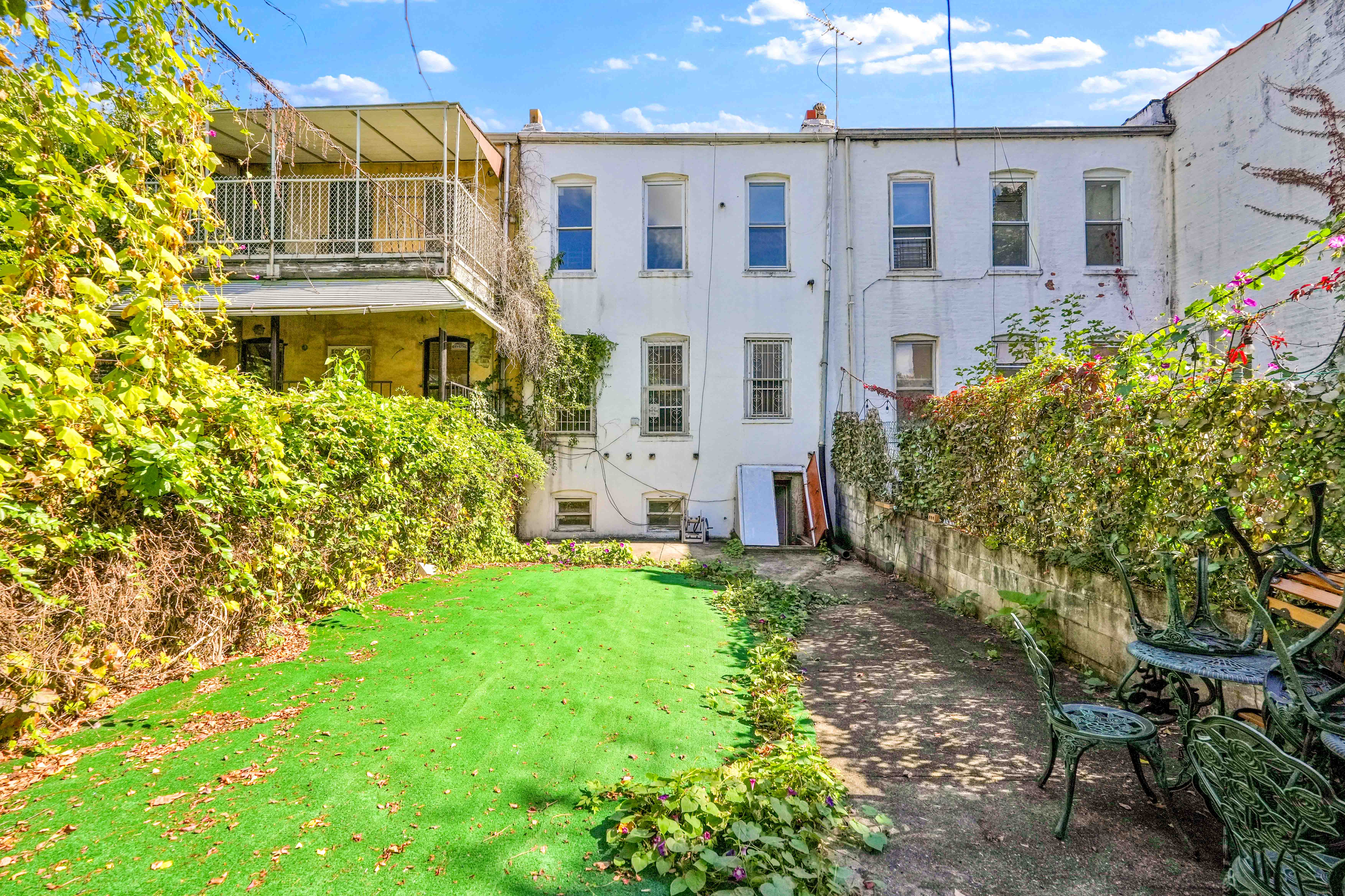 610 Ashford Street Brooklyn, NY 11207 - Photo 26 of 28 a front view of a house with garden