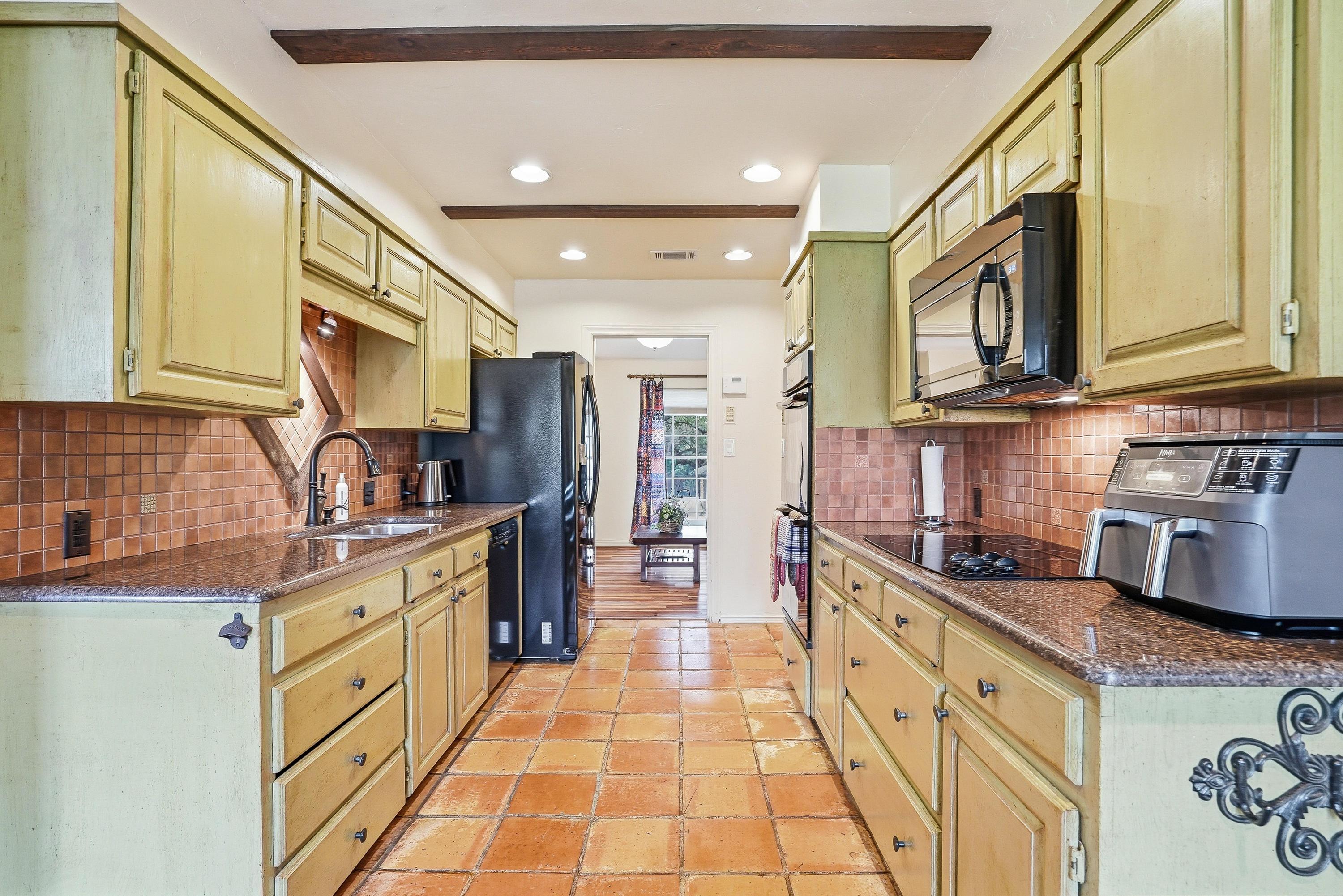 7208 Tamarack Road Fort Worth, TX 76116 - Photo 15 of 54