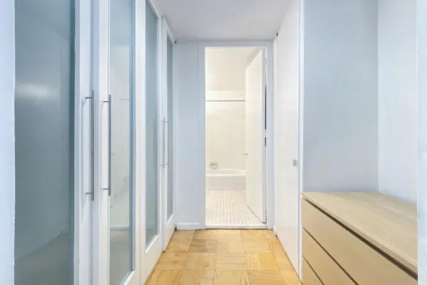 $3,350 | 300 East 33rd Street, Unit 9G | Kips Bay