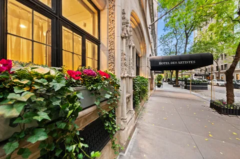 $4,350,000 | 1 West 67th Street, Unit 616/6E | Upper West Side