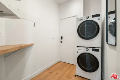 $995,000 | 346 1/2 North Gardner Street, Los Angeles, CA 90036