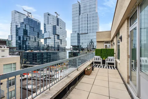 $1,100,000 | 26 Broadway, Unit 704 | Williamsburg