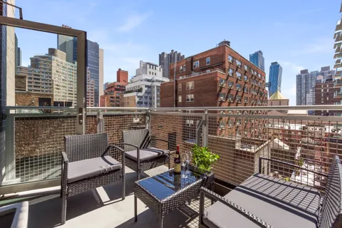 $1,350,000 | 225 East 34th Street, Unit 7B | Murray Hill