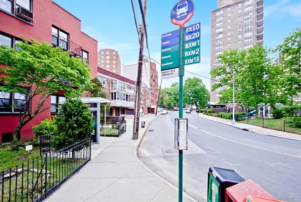 $229,000 | 2400 Johnson Avenue, Unit 3B | Spuyten Duyvil