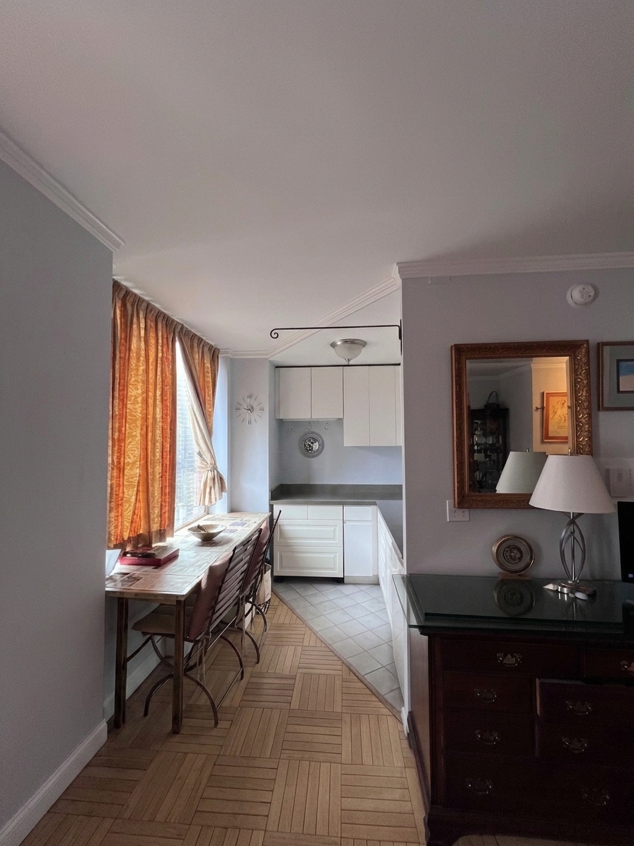 236 East 47th Street, Unit 28D Manhattan, NY 10017 - Photo 4 of 5 Gallery Image 4