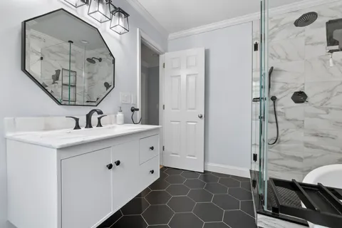 Contact Agent | 5 Jamaica Lane, Haverhill, MA 01830