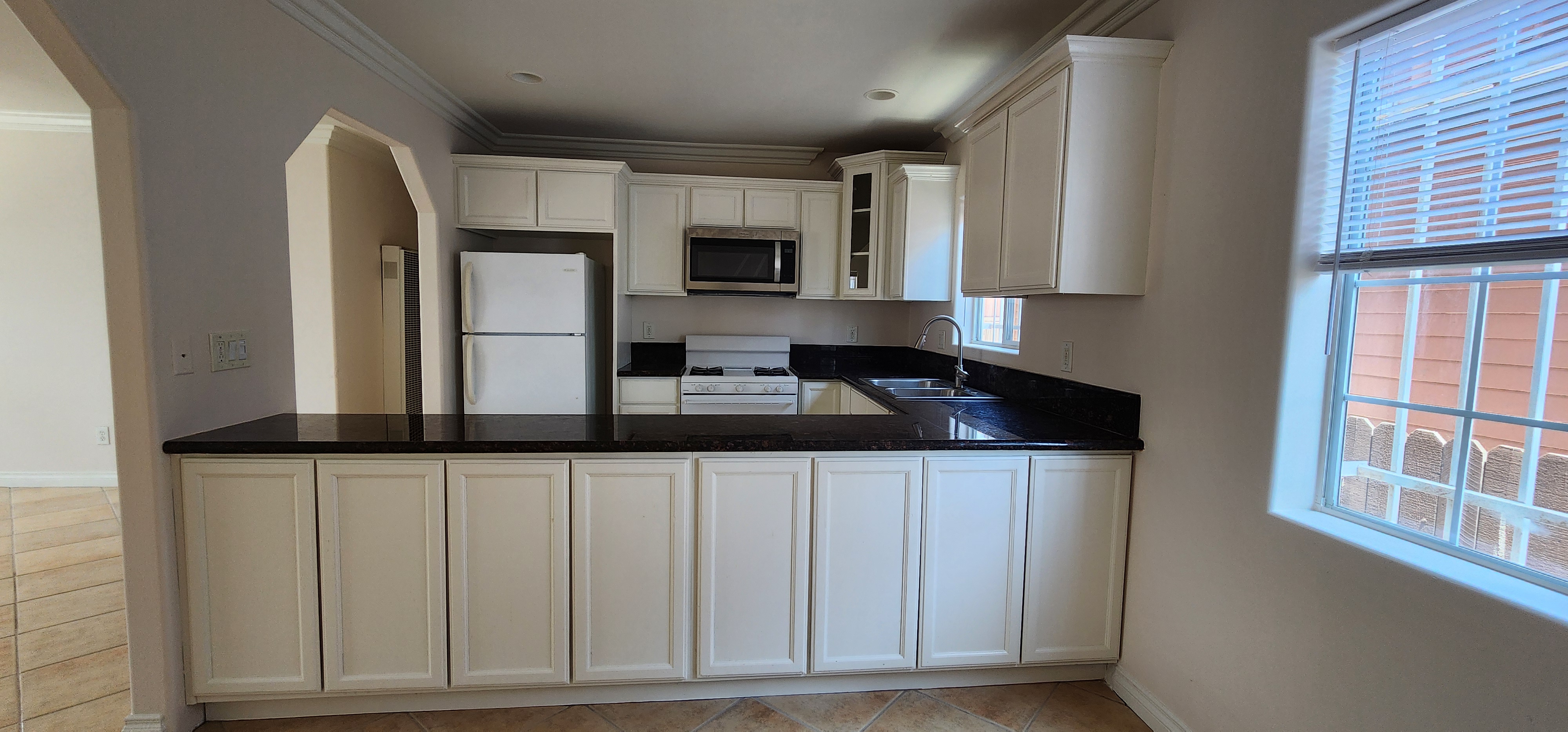 1873-1875 West Jefferson Boulevard Los Angeles, CA 90018 - Photo 3 of 3