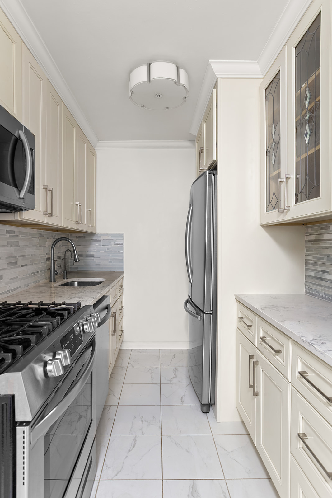 122 Ashland Place, Unit 12D Brooklyn, NY 11201 - Photo 4 of 16 a kitchen with a stove top oven and refrigerator