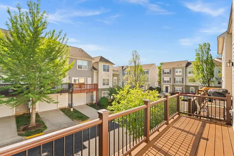 $485,000 | 21762 Dragons Green Square, Ashburn, VA 20147