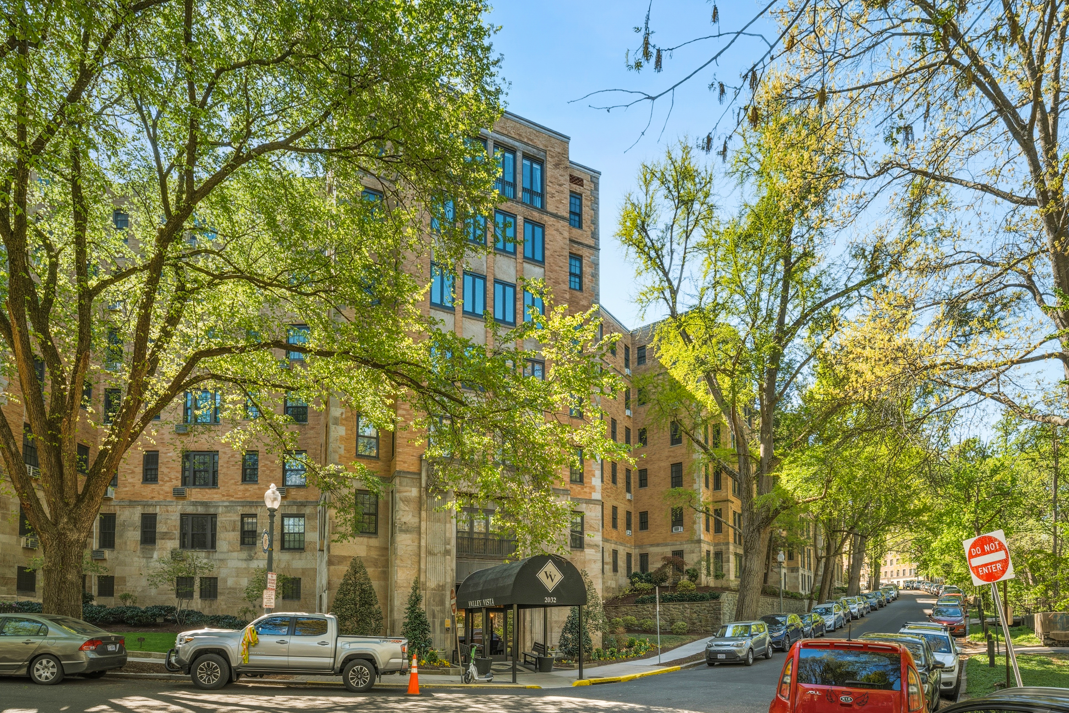 2032 Belmont Road Northwest, Unit 630 Washington, DC 20009 - Photo 26 of 27
