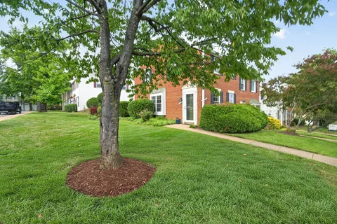Contact Agent | 2306 North Dearing Street, Alexandria, VA 22302