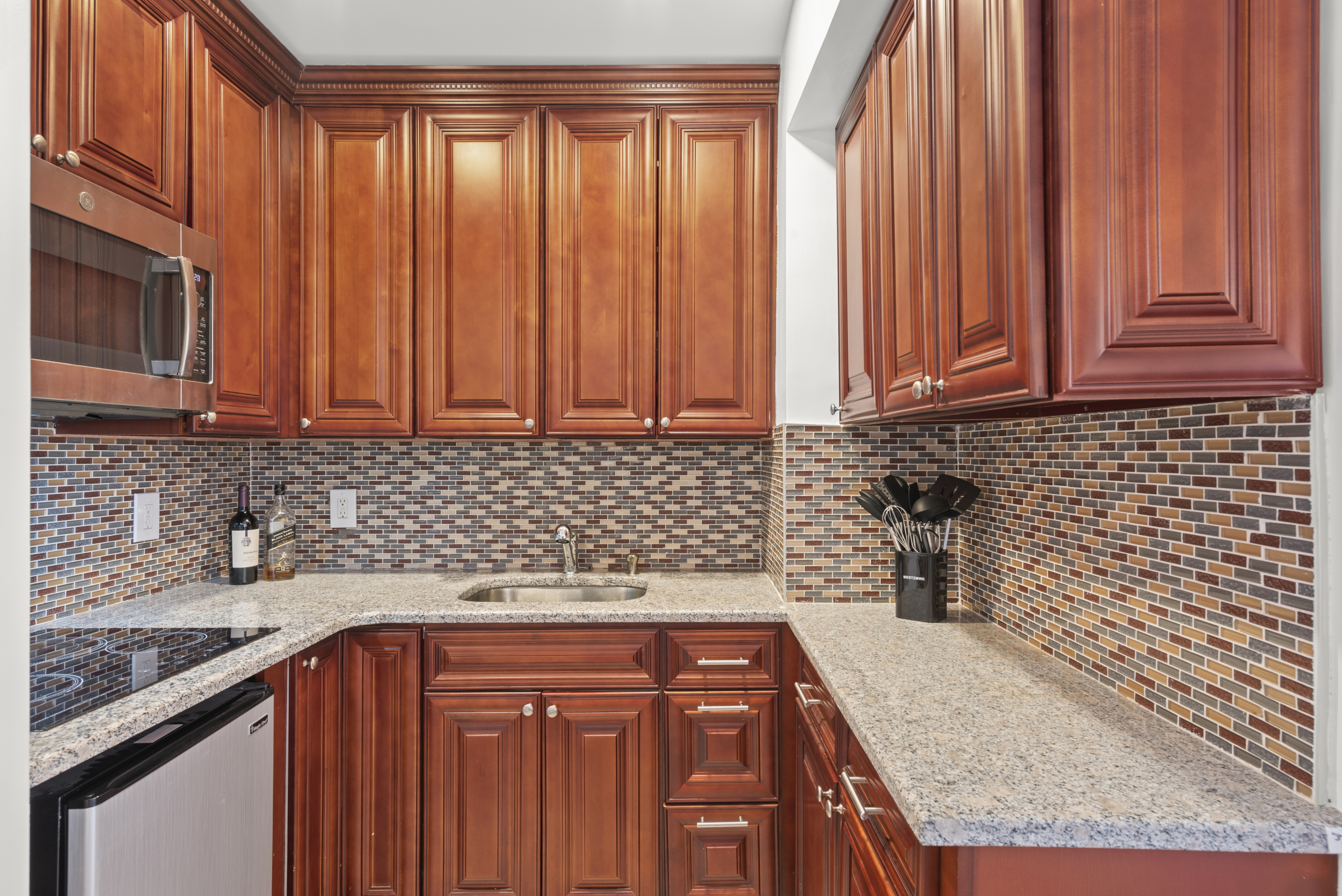 2 Tudor City Place, Unit 11NS Manhattan, NY 10017 - Photo 2 of 9 Gallery Image 2