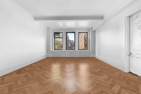 $1,095,000 | 320 East 57th Street, Unit 4A | Sutton Place